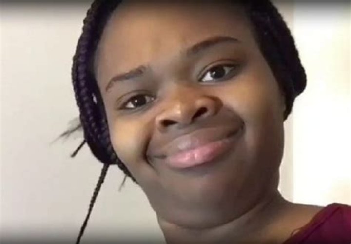 
Alana – ThunThun Skittles Height, Age, Boyfriend, Biography, Wiki, Net Worth 