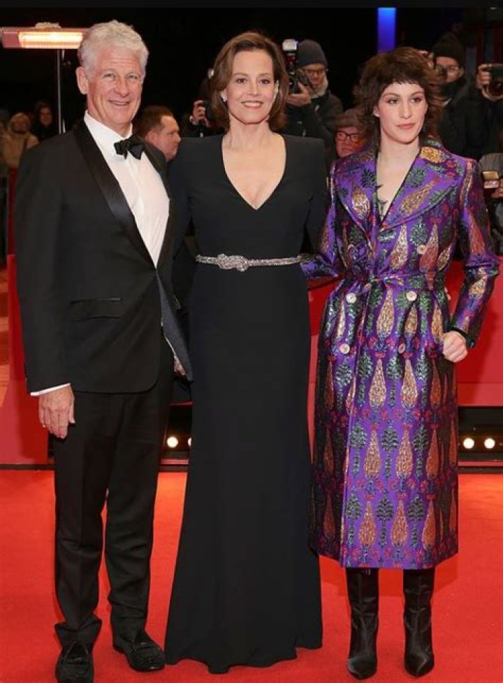 Alex Weaver Height, Weight, Net Worth, Age, Birthday, Wikipedia, Who, Nationality, Biography