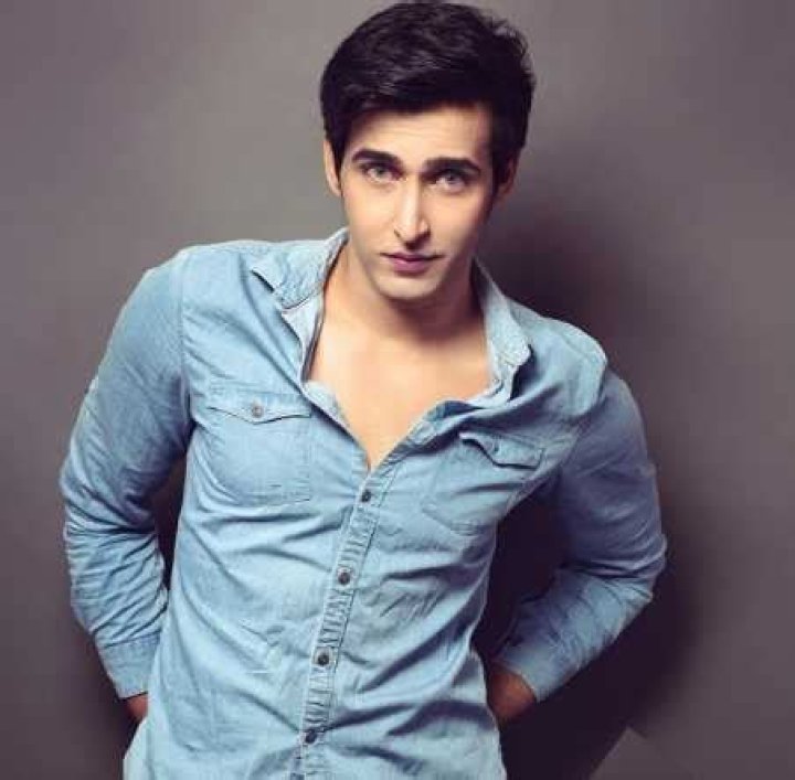 
Alfez Khaishagi Height, Weight, Net Worth, Age, Birthday, Wikipedia, Who, Nationality, Biography 