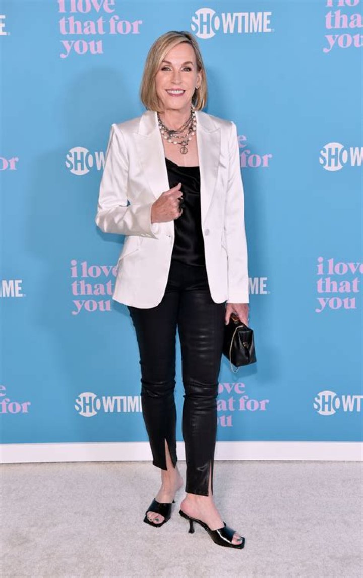 Bess Kalb Height, Weight, Net Worth, Age, Birthday, Wikipedia, Who, Instagram, Biography