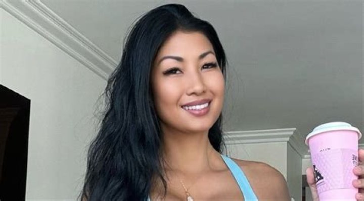 
Brenda Gonzales Height, Weight, Net Worth, Age, Birthday, Wikipedia, Who, Nationality, Biography 