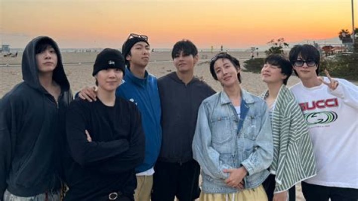 
BTS’ V’s fans are certain that “KTH1 is coming” based on recent change of his profile picture on Weverse, Spotify, and Melon 