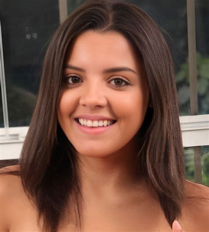 
Ella Cruz Height, Weight, Net Worth, Age, Birthday, Wikipedia, Who, Nationality, Biography 