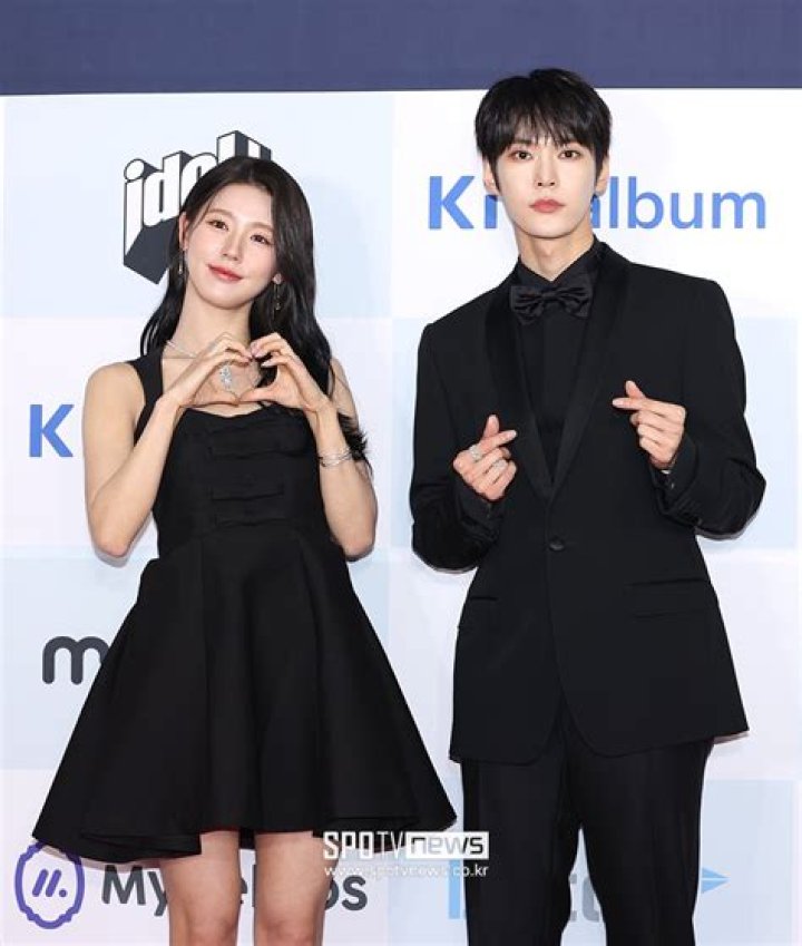 
“I need answers please”: Stray Kids’ Felix hugging NCT’s Yuta and Doyoung goes viral 