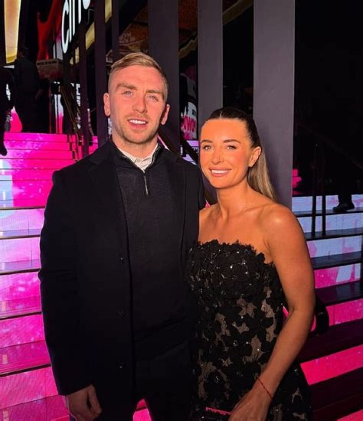 
Is Danni Menzies Married Or Dating Anyone? How Much Does The TV Presenter Earns? 