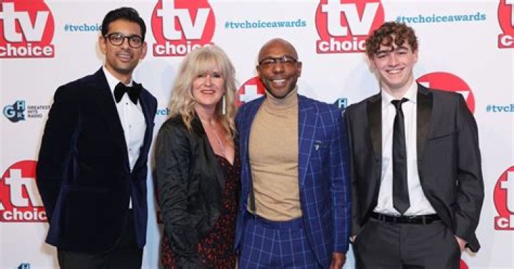 
Is Siobhan Williams Married To A Husband? Meet The Quarry Actres 