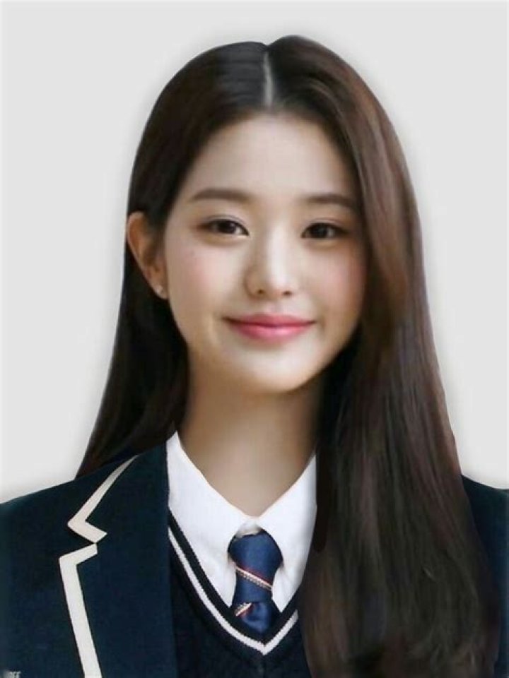 
IVE Jang Wonyoung’s SOPA graduation pictures go viral as fans can’t stop gushing over her visuals 