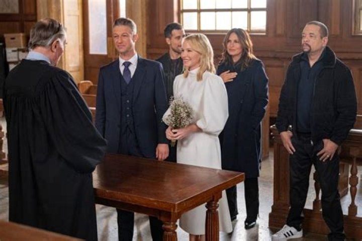 
‘Law & Order: SVU’ Wedding! Get a First Look at Rollins and Carisi Saying ‘I Do’ 
