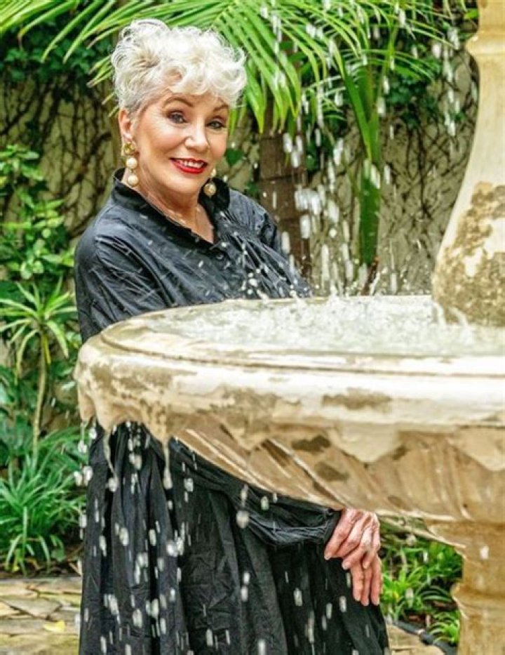 Mary Angela Barnett Height, Weight, Net Worth, Age, Birthday, Wikipedia, Who, Instagram, Biography