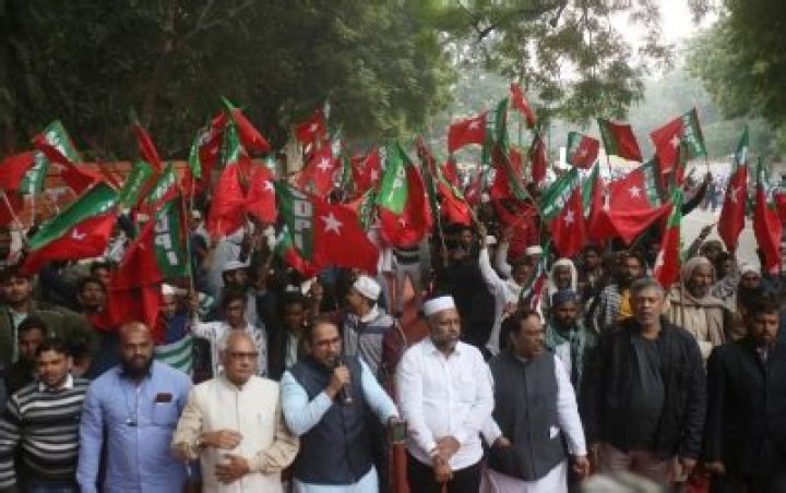 
NIA raids SDPI, PFI linked places in K’taka; 60 detained amid protest 