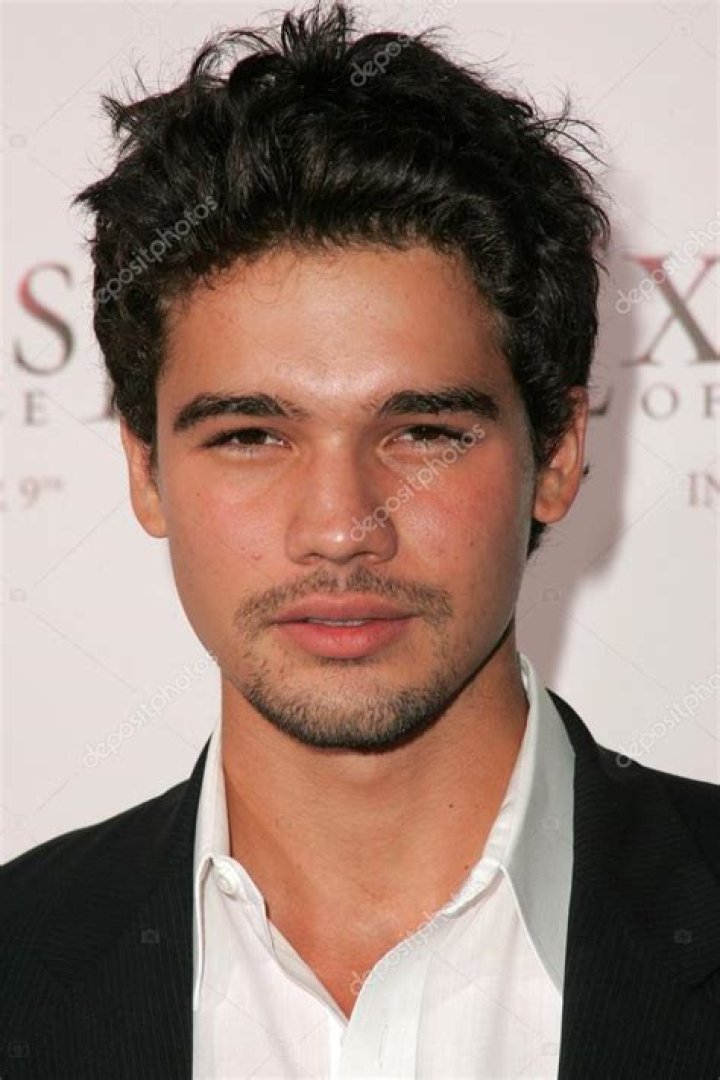 Steven Strait Height, Weight, Net Worth, Age, Birthday, Wikipedia, Who, Nationality, Biography
