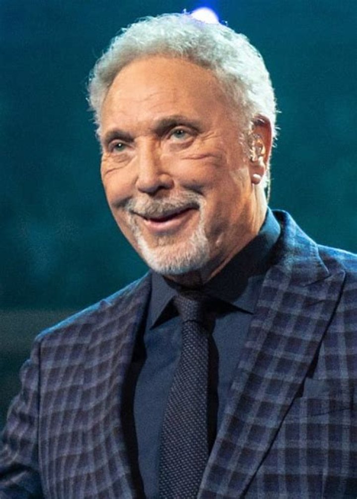 
Tom Jones Height, Weight, Net Worth, Age, Birthday, Wikipedia, Who, Nationality, Biography 