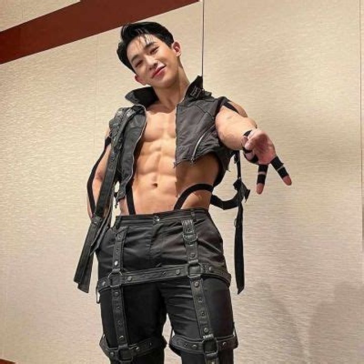 
Wonho Revealed His Military Enlistment In A Heartfelt Letter To His Fans 