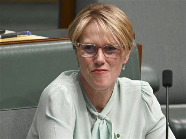 
Zoe Daniel Net Worth, Age, Birthday, Wikipedia, Who, Nationality, Biography 